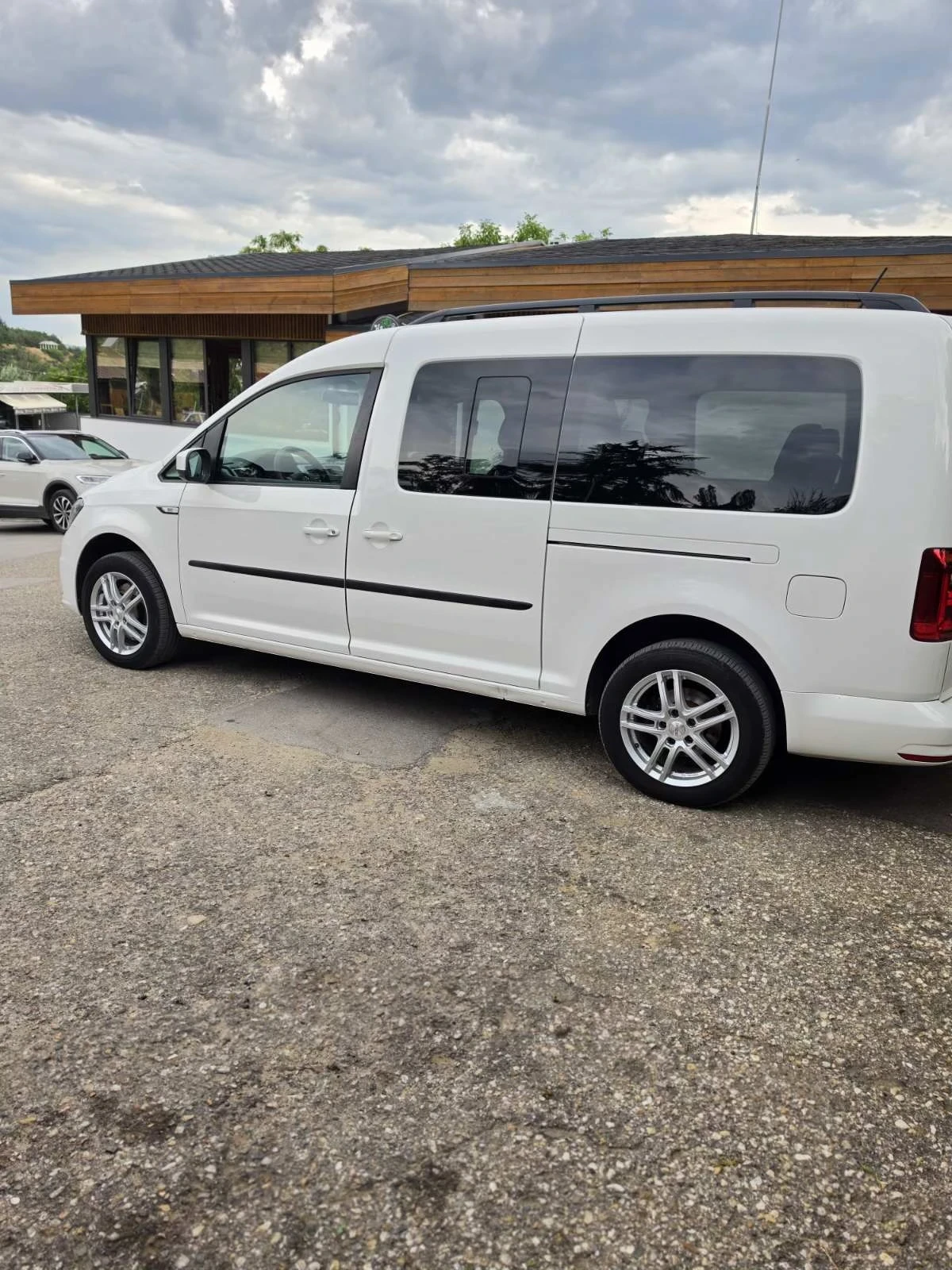 VW Caddy Maxi 1.4 Метан/Бензин, снимка 3 - Автомобили и джипове - 55221978