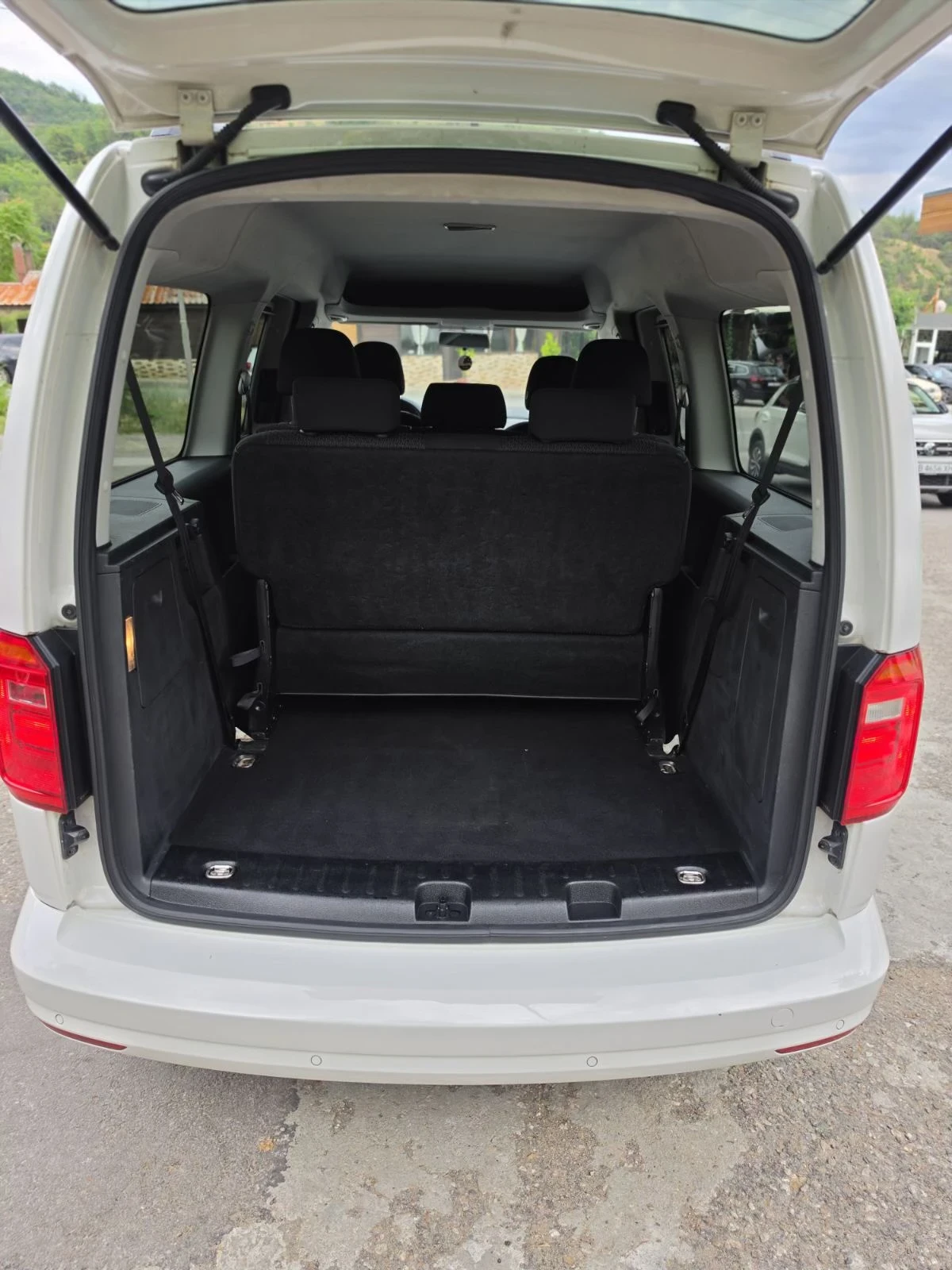 VW Caddy Maxi 1.4 Метан/Бензин, снимка 5 - Автомобили и джипове - 55221978