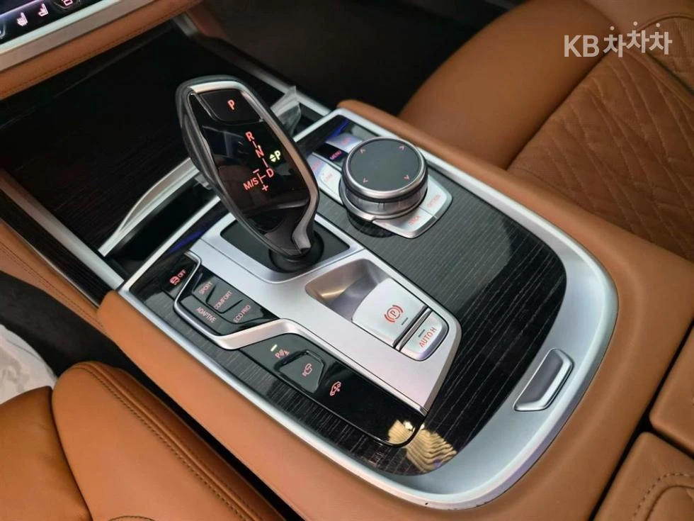 BMW 740 M SPORT+ HEAD UP/360CAM!PANORAMA/FULL, снимка 8 - Автомобили и джипове - 55481513