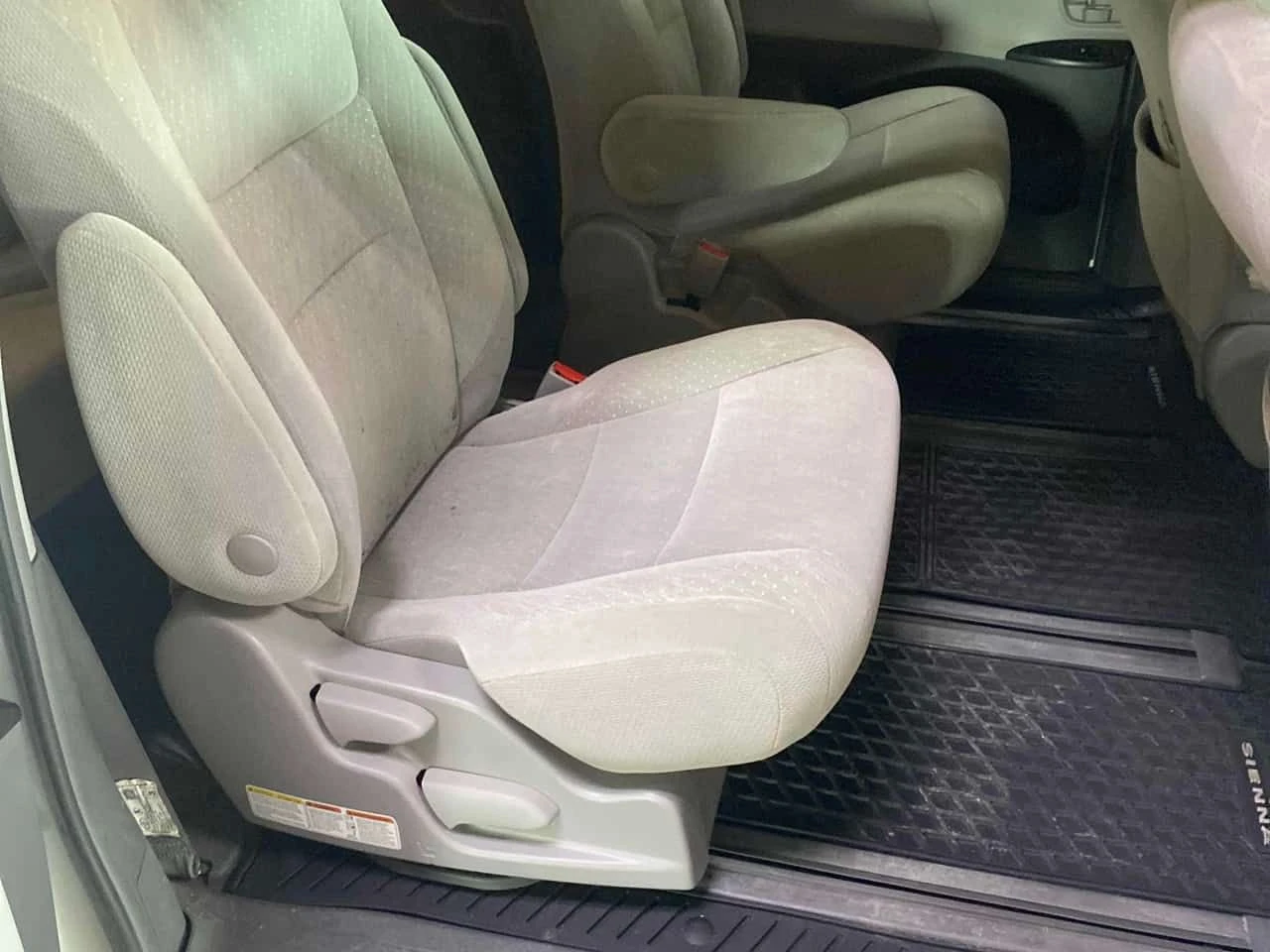 Toyota Sienna * LE 7 Passenger AWD* АВТОКРЕДИТ БЕЗ ПЪРВОНАЧАЛНА*, снимка 16 - Автомобили и джипове - 55538620