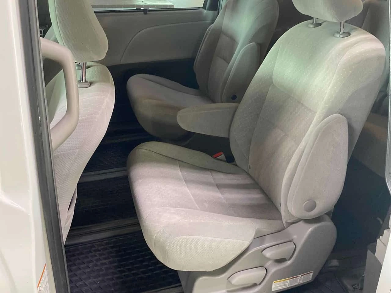 Toyota Sienna * LE 7 Passenger AWD* АВТОКРЕДИТ БЕЗ ПЪРВОНАЧАЛНА*, снимка 12 - Автомобили и джипове - 55538620