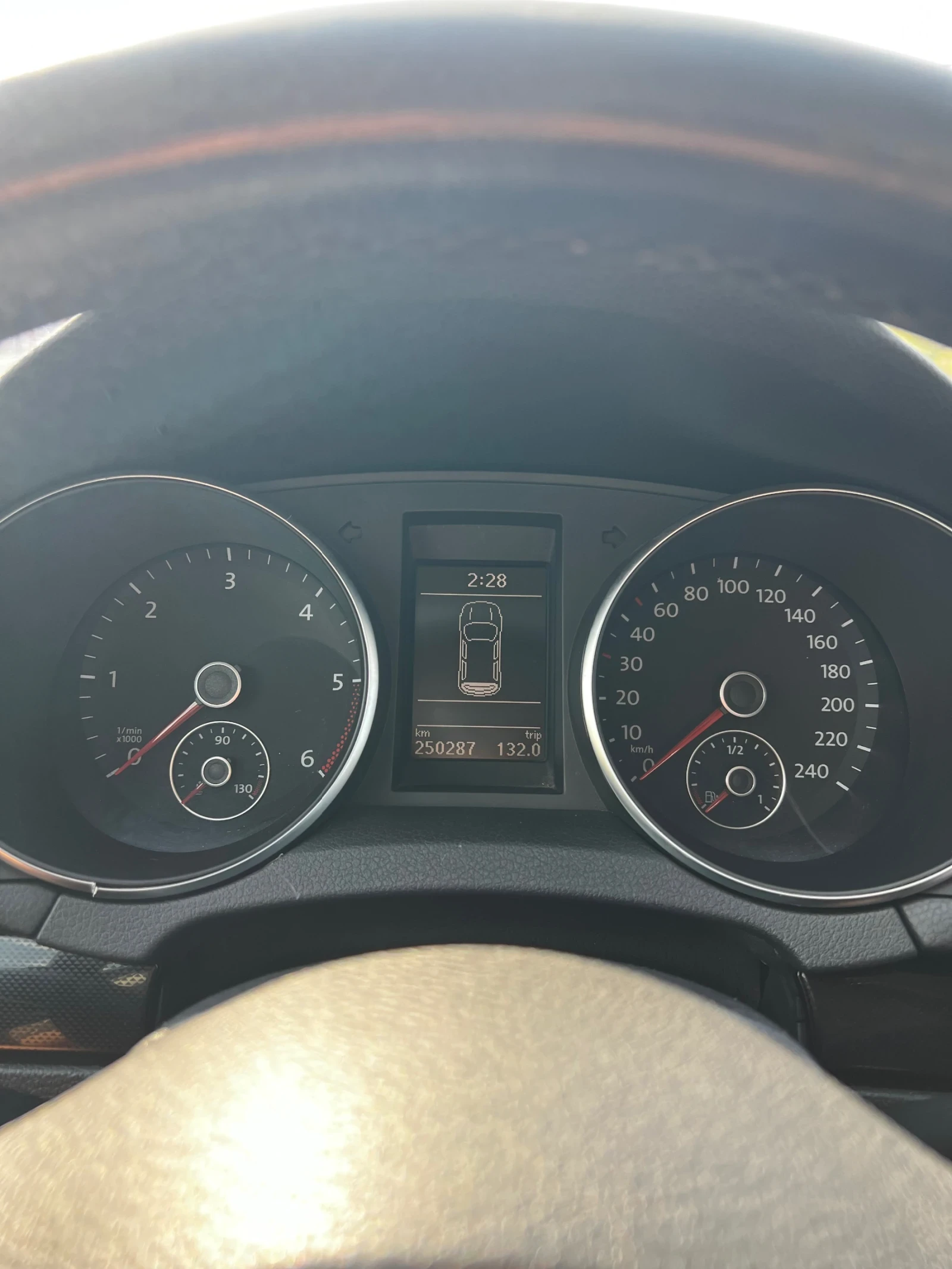 VW Golf 2.0TDI, снимка 9 - Автомобили и джипове - 56042007