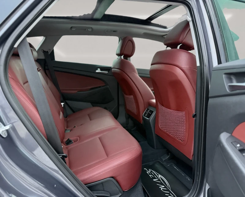 Hyundai Tucson, снимка 12 - Автомобили и джипове - 52031910