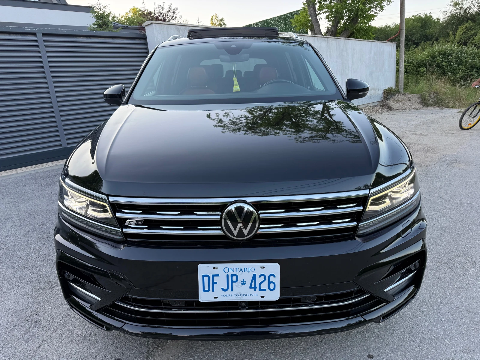 VW Tiguan R-Line* DIGITAL* ДИСТРОНИК* 7МЕСТЕН* ТОП ТОП* 4Х4*, снимка 2 - Автомобили и джипове - 54973811