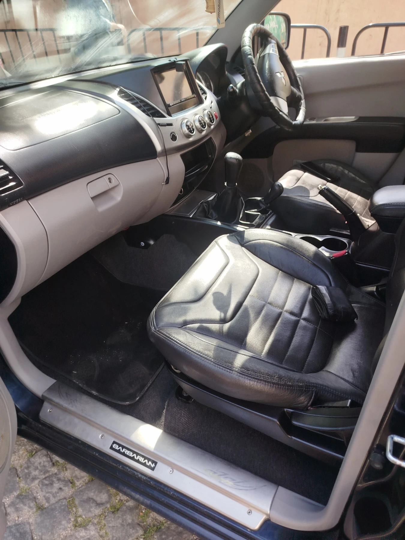 Mitsubishi L200 2011г., снимка 6 - Автомобили и джипове - 55679451