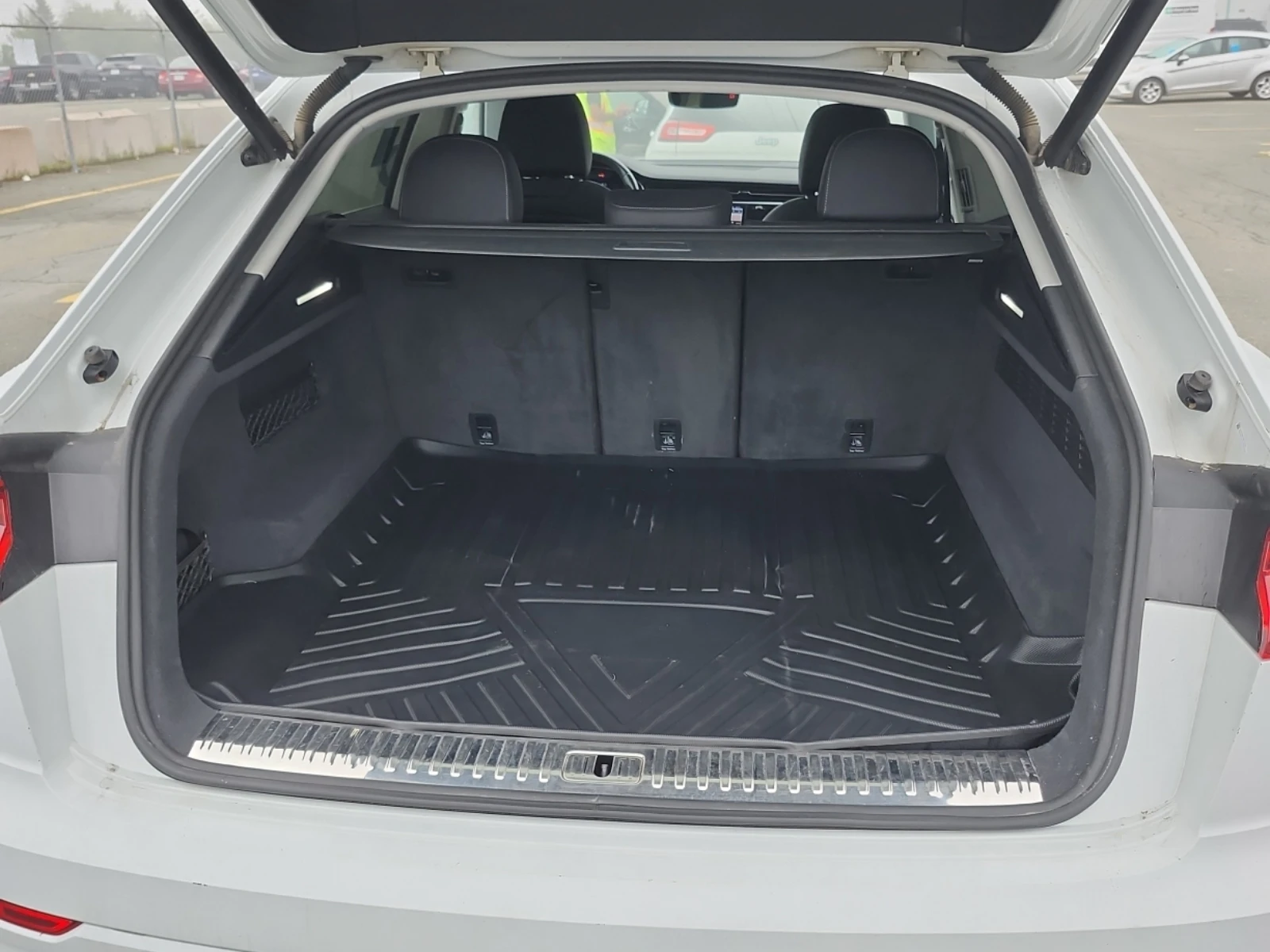 Audi Q8  55 TFSI quattro Progressiv | 2019 | 106 612 км , снимка 12 - Автомобили и джипове - 55981884