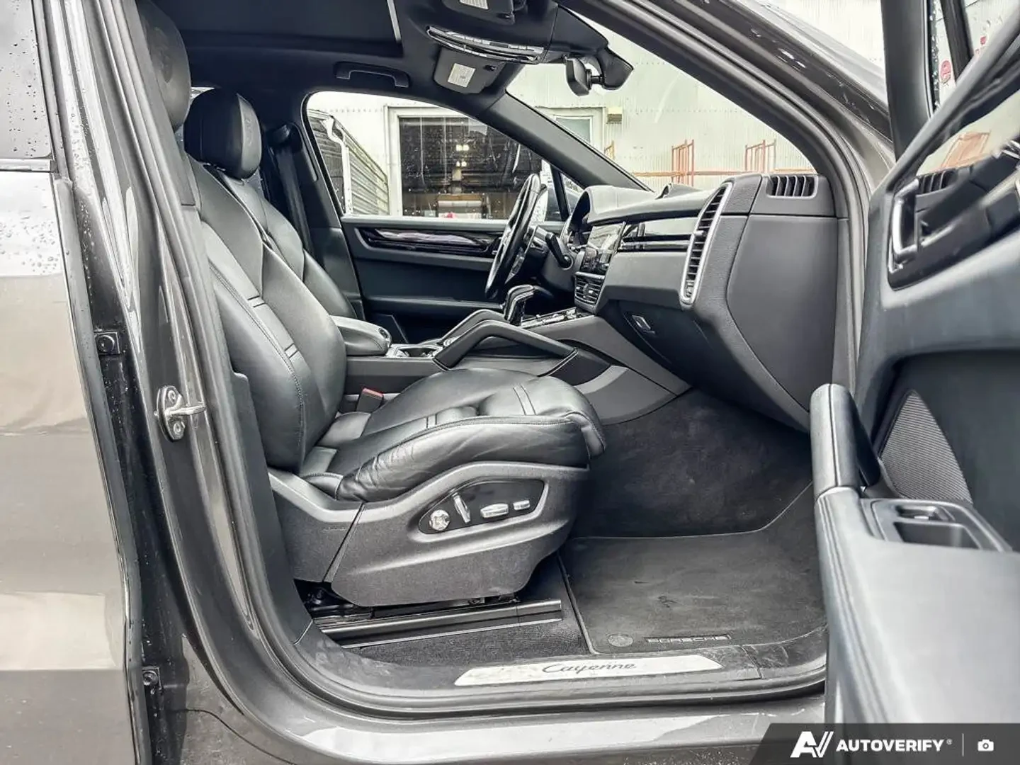 Porsche Cayenne 360КАМЕРА* ПОДГРЕВ* ОБДУХВАНЕ* LANE* ASSIST* , снимка 14 - Автомобили и джипове - 55982268