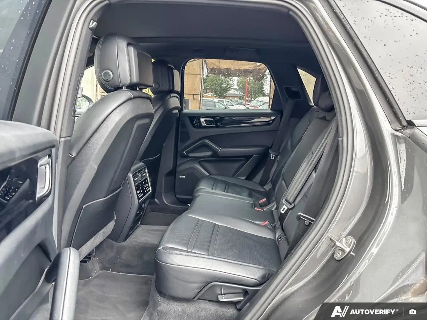 Porsche Cayenne 360КАМЕРА* ПОДГРЕВ* ОБДУХВАНЕ* LANE* ASSIST* , снимка 15 - Автомобили и джипове - 55982268