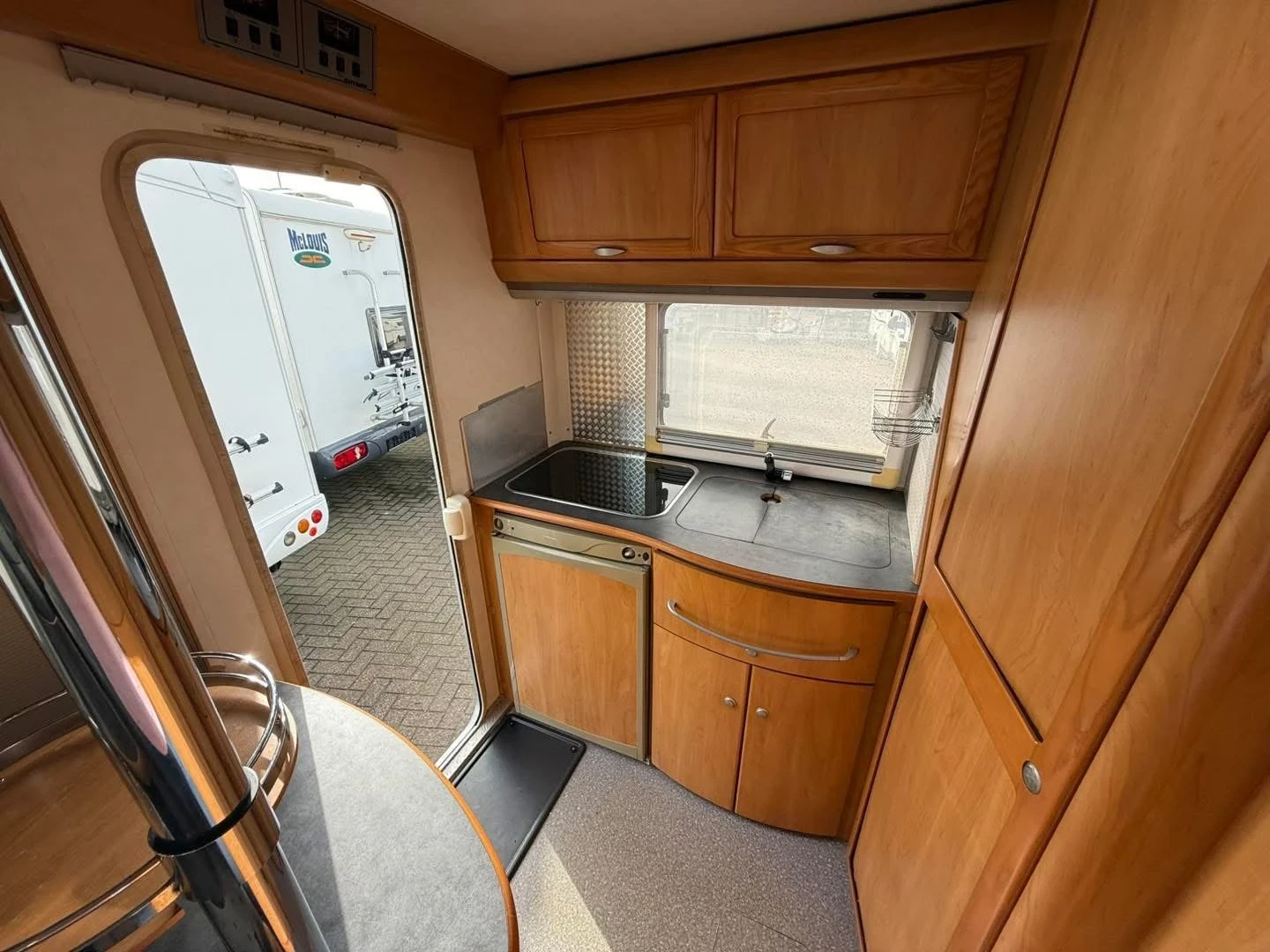 Кемпер HYMER / ERIBA B574, снимка 8 - Каравани и кемпери - 54145023