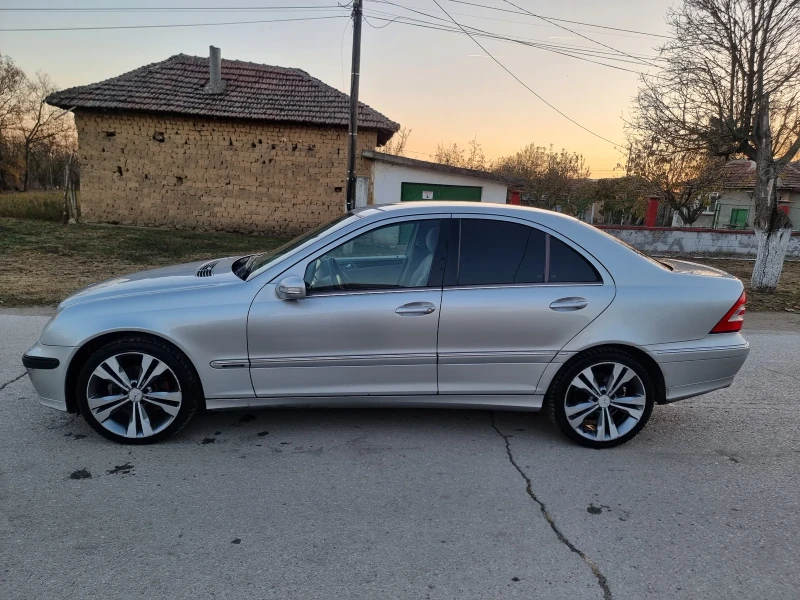 Mercedes-Benz C 240 Facelift , снимка 8 - Автомобили и джипове - 48005893