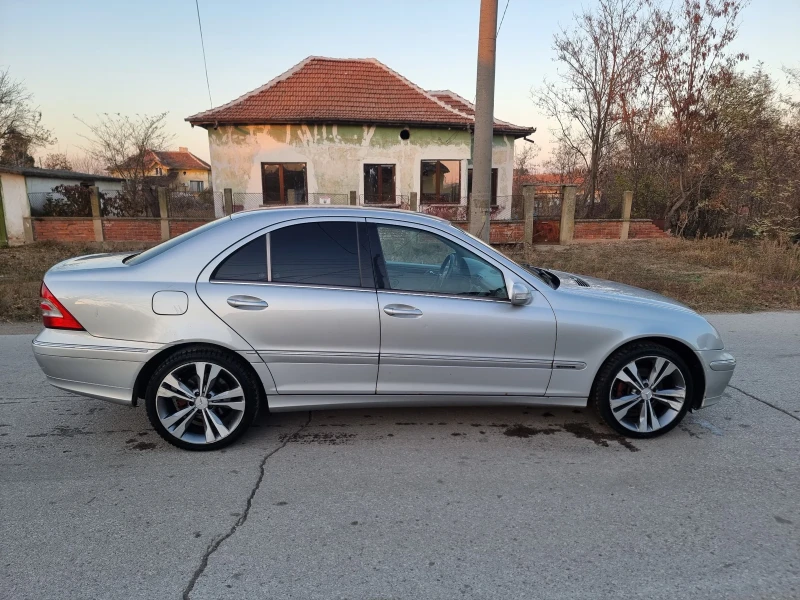 Mercedes-Benz C 240 Facelift , снимка 4 - Автомобили и джипове - 48005893