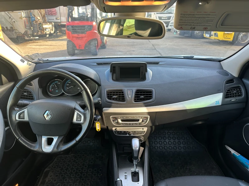 Renault Fluence, снимка 11 - Автомобили и джипове - 48389576