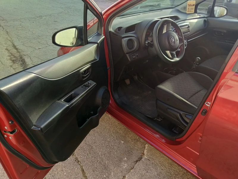 Toyota Yaris, снимка 8 - Автомобили и джипове - 52880867