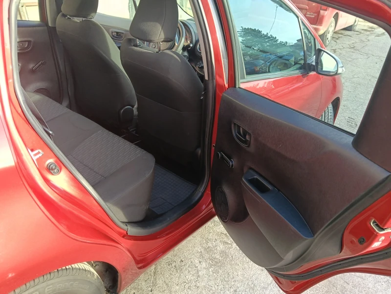 Toyota Yaris, снимка 12 - Автомобили и джипове - 52880867