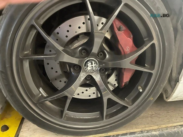 Alfa Romeo Giulia Quadrifoglio Q4 АВТОКРЕДИТ ЦЕНА ДО БЪЛГАРИЯ, снимка 11 - Автомобили и джипове - 54749951