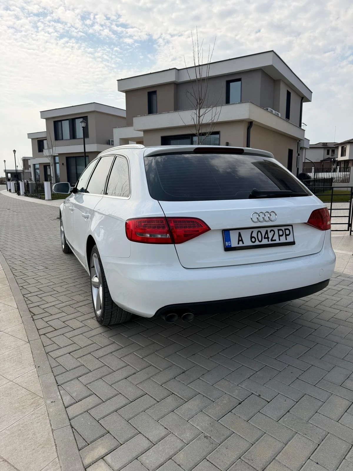 Audi A4 143 к.с.отлично състояние, много нови части, S-Lin - изображение 4