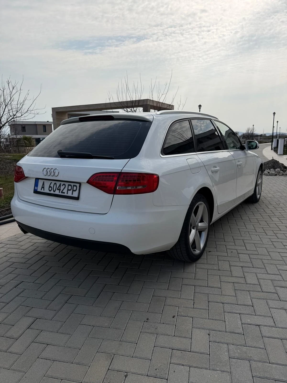 Audi A4 143 к.с.отлично състояние, много нови части, S-Lin - изображение 5