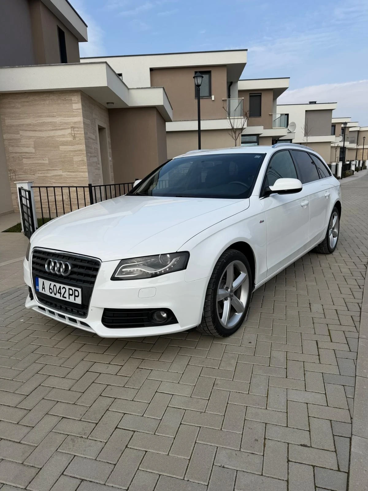 Audi A4 143 к.с.отлично състояние, много нови части, S-Lin - изображение 3