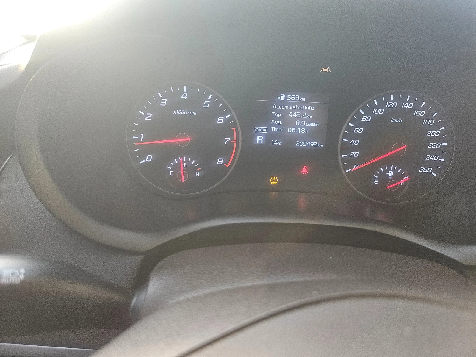 Kia Stinger 2000 Турбо, снимка 13 - Автомобили и джипове - 53864581