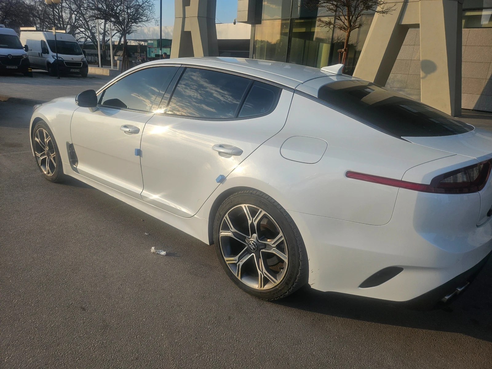 Kia Stinger 2000 Турбо, снимка 3 - Автомобили и джипове - 53864581