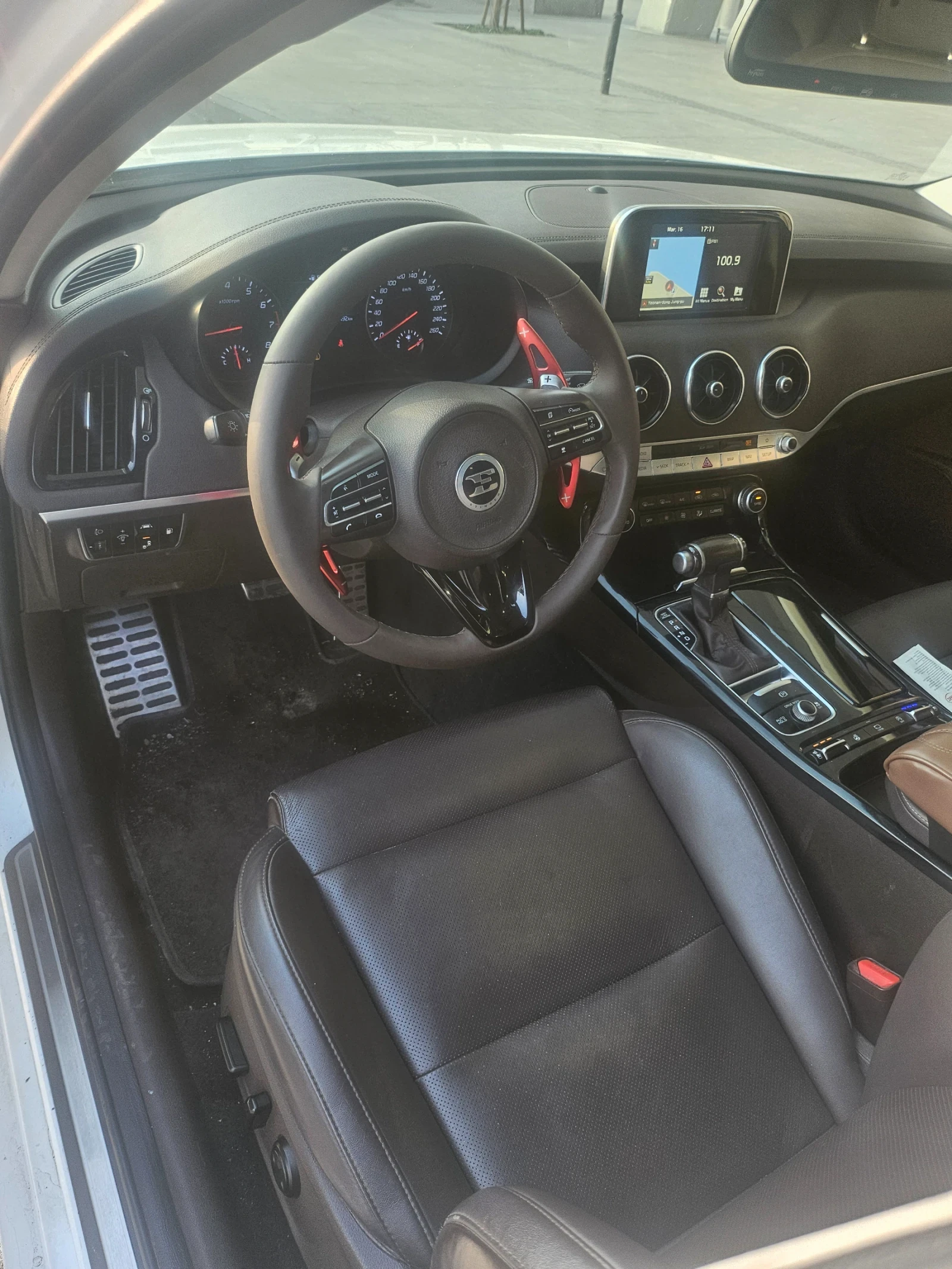 Kia Stinger 2000 Турбо, снимка 8 - Автомобили и джипове - 53864581