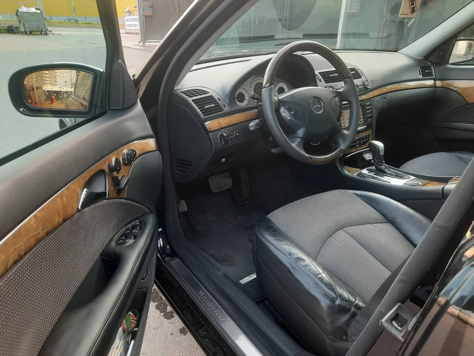 Mercedes-Benz E 320 CDI AVANGARD, снимка 6 - Автомобили и джипове - 53878350