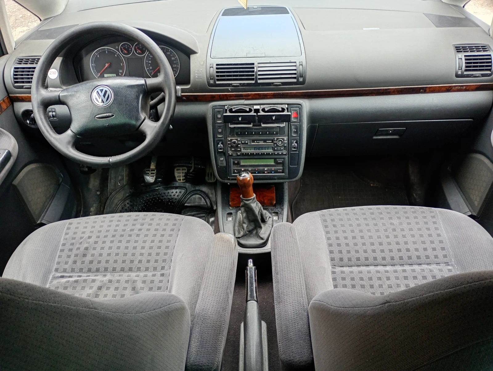 VW Sharan 1.9 TDi 6+ 1 Family Packet , снимка 10 - Автомобили и джипове - 54095455