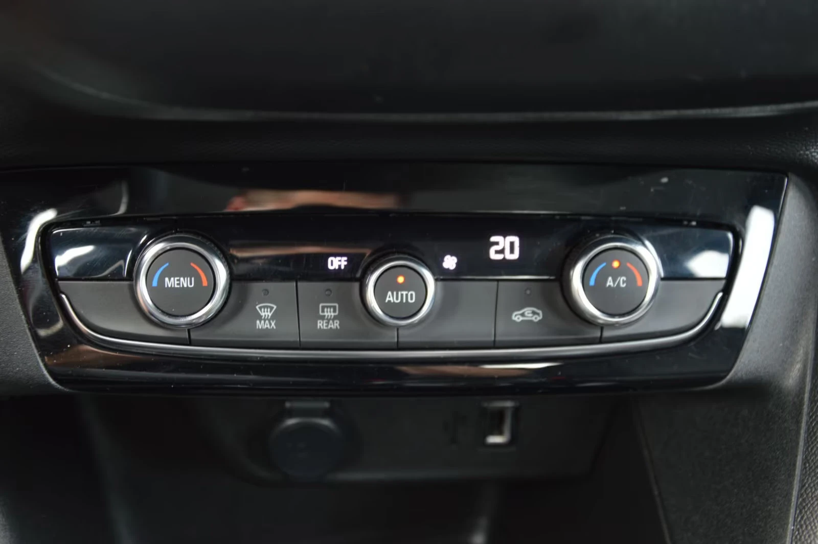 Opel Corsa F-e-EDITION/136HP/CPLAY/DIGI/H.PUMP/LED/KLESS/416q, снимка 10 - Автомобили и джипове - 54942533