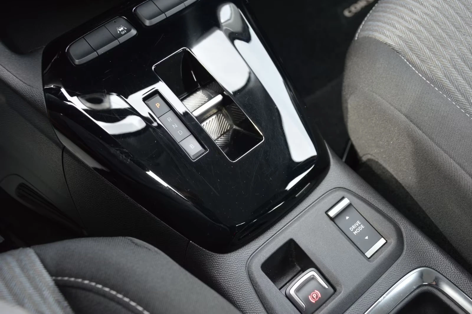 Opel Corsa F-e-EDITION/136HP/CPLAY/DIGI/H.PUMP/LED/KLESS/416q, снимка 9 - Автомобили и джипове - 54942533