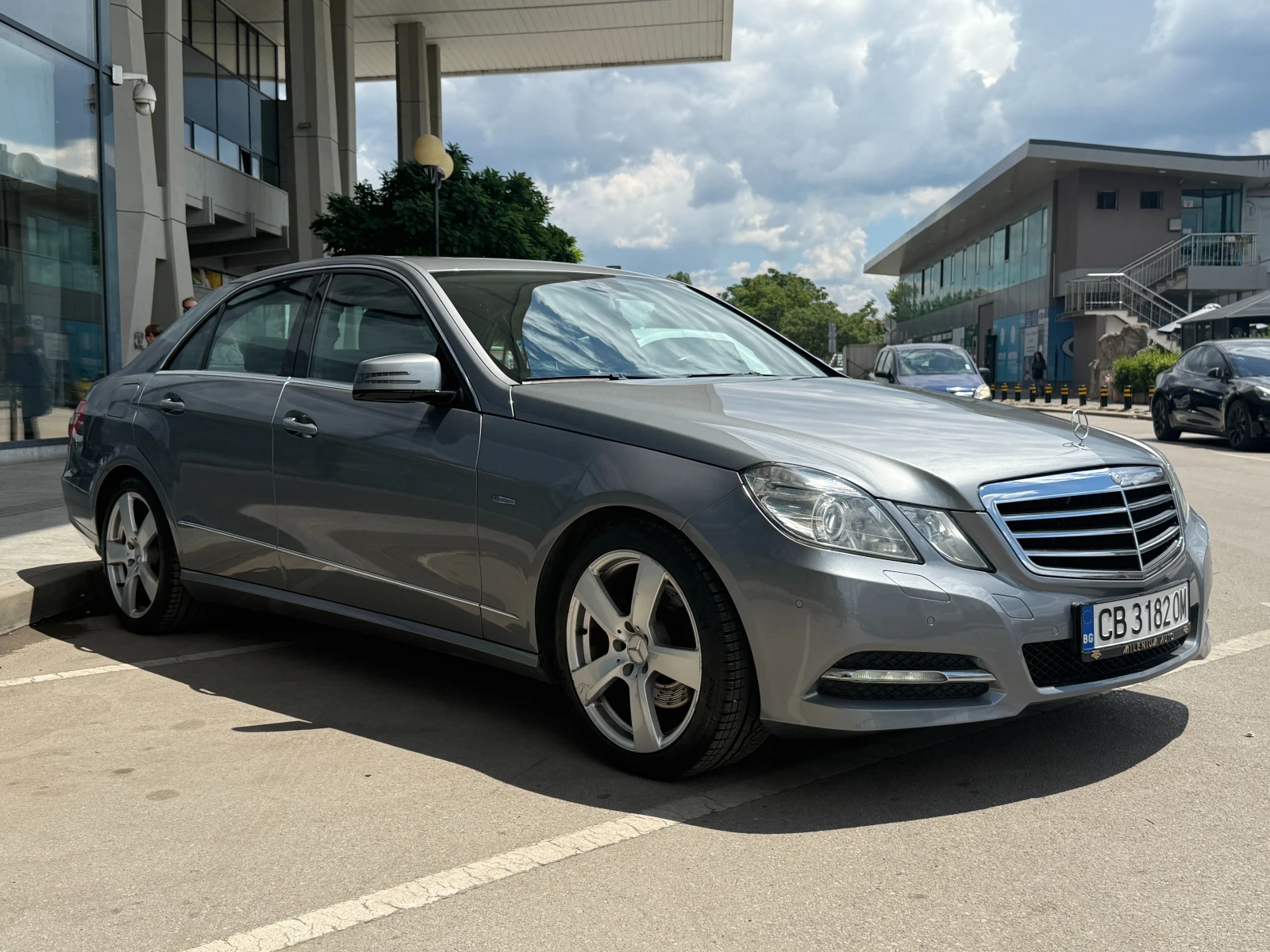 Mercedes-Benz E 250 6 МЕСЕЦА ГАРАНЦИЯ/204к.с. Avantgarde/Подгрев, снимка 7 - Автомобили и джипове - 54977330