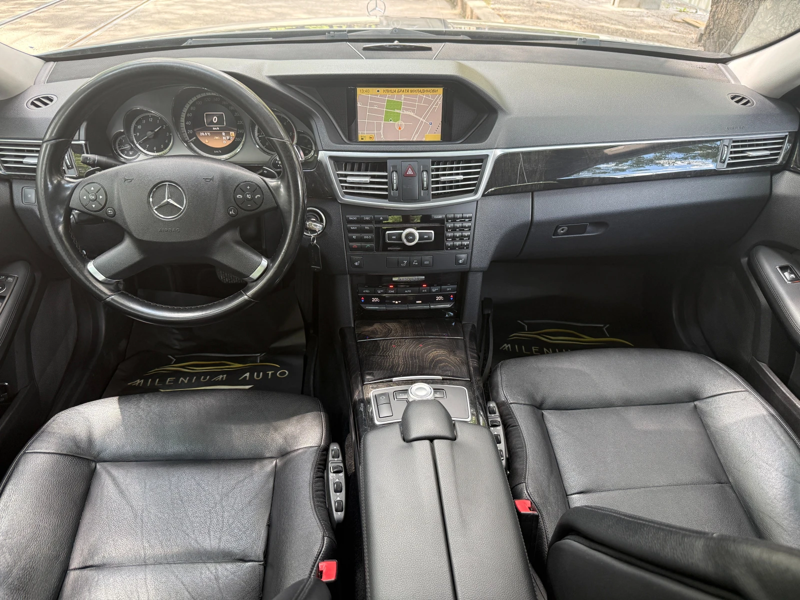 Mercedes-Benz E 250 6 МЕСЕЦА ГАРАНЦИЯ/204к.с. Avantgarde/Подгрев, снимка 10 - Автомобили и джипове - 54977330