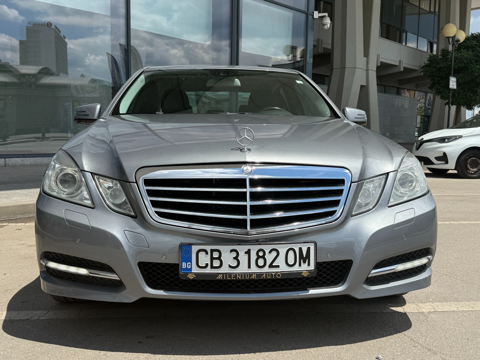 Mercedes-Benz E 250 6 МЕСЕЦА ГАРАНЦИЯ/204к.с. Avantgarde/Подгрев, снимка 8 - Автомобили и джипове - 54977330