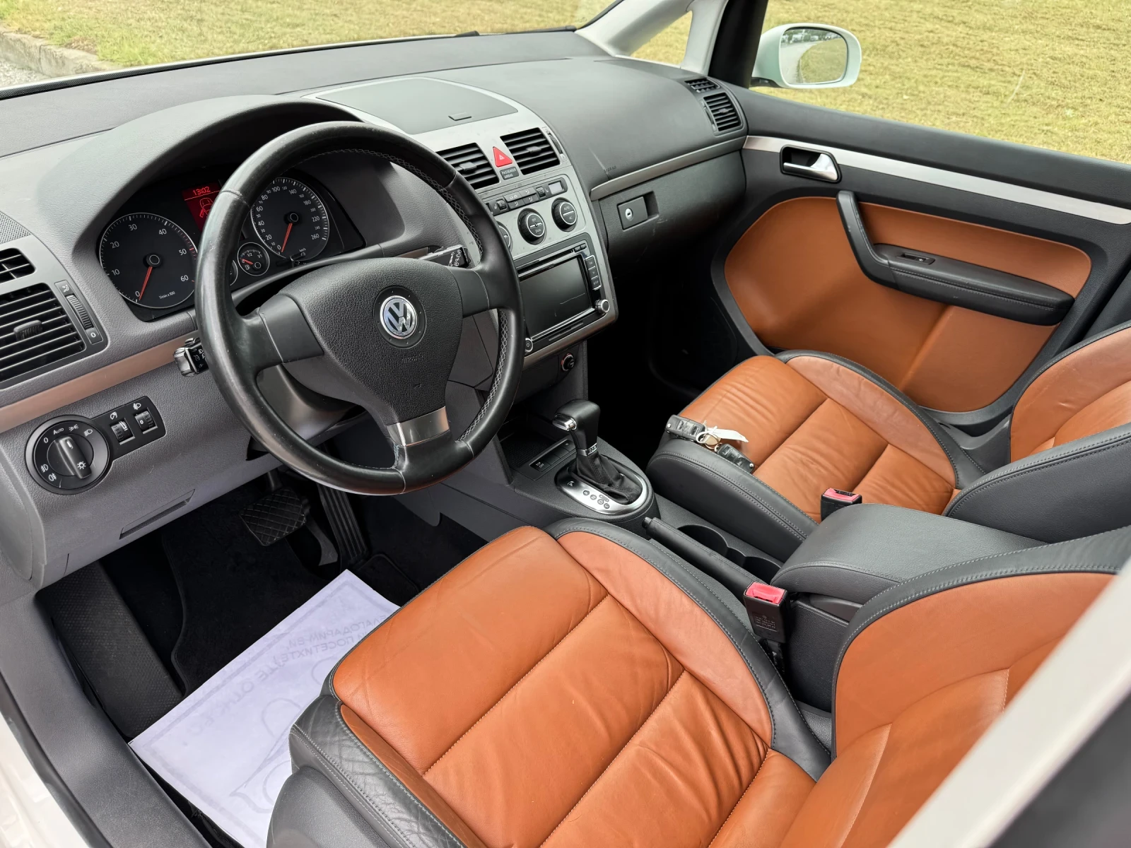 VW Touran 2.0 TDI DSG , снимка 15 - Автомобили и джипове - 55138430