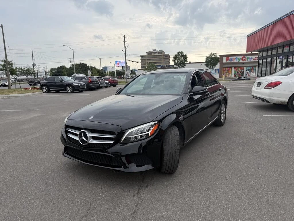 Mercedes-Benz C 300 * 4MATIC * PANO * Автокредит * (Цена до България), снимка 3 - Автомобили и джипове - 55626741