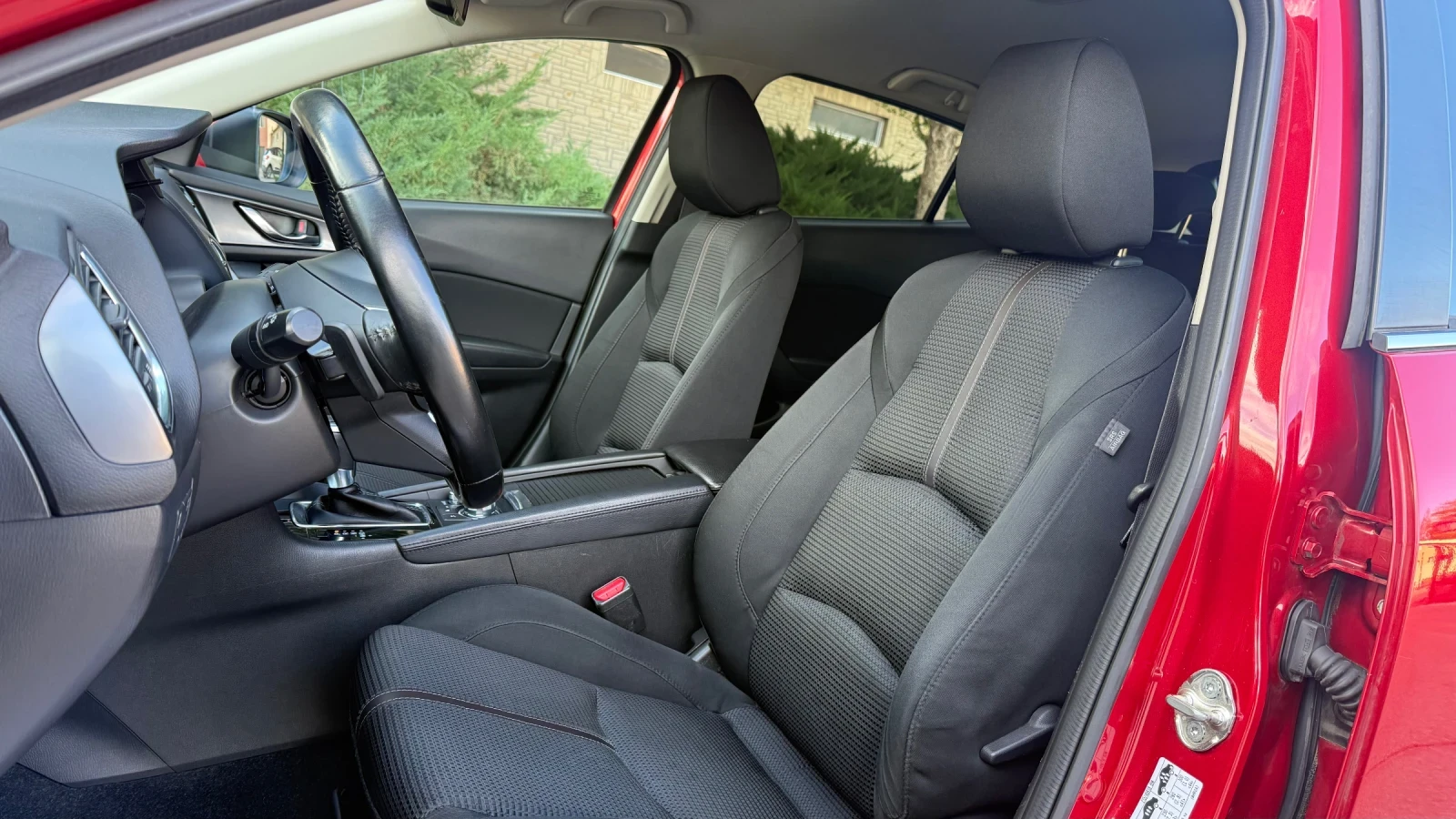 Mazda 3 HeadUp* КАМЕРА* BOSE* KeyL* ПОДГРЕВ* FULL, снимка 8 - Автомобили и джипове - 56713075