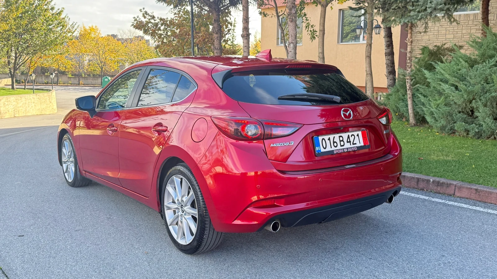 Mazda 3 HeadUp* КАМЕРА* BOSE* KeyL* ПОДГРЕВ* FULL, снимка 4 - Автомобили и джипове - 56713075
