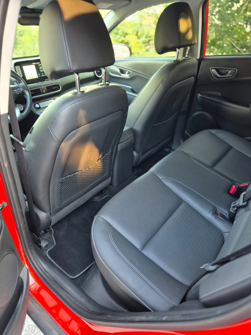 Hyundai Kona 64 kWh/ Premium/Термо помпа/91хил км/SOH 100%, снимка 9 - Автомобили и джипове - 51653526