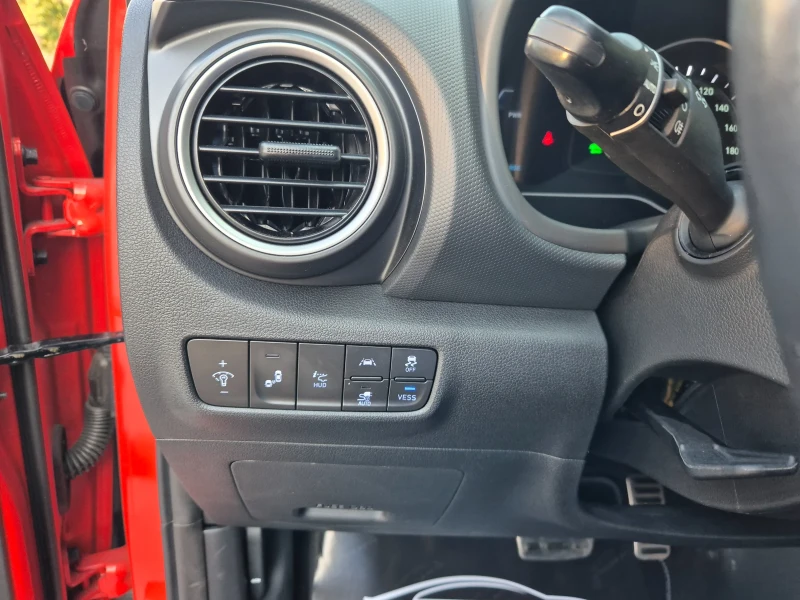 Hyundai Kona 64 kWh/ Premium/Термо помпа/91хил км/SOH 100%, снимка 16 - Автомобили и джипове - 51653526