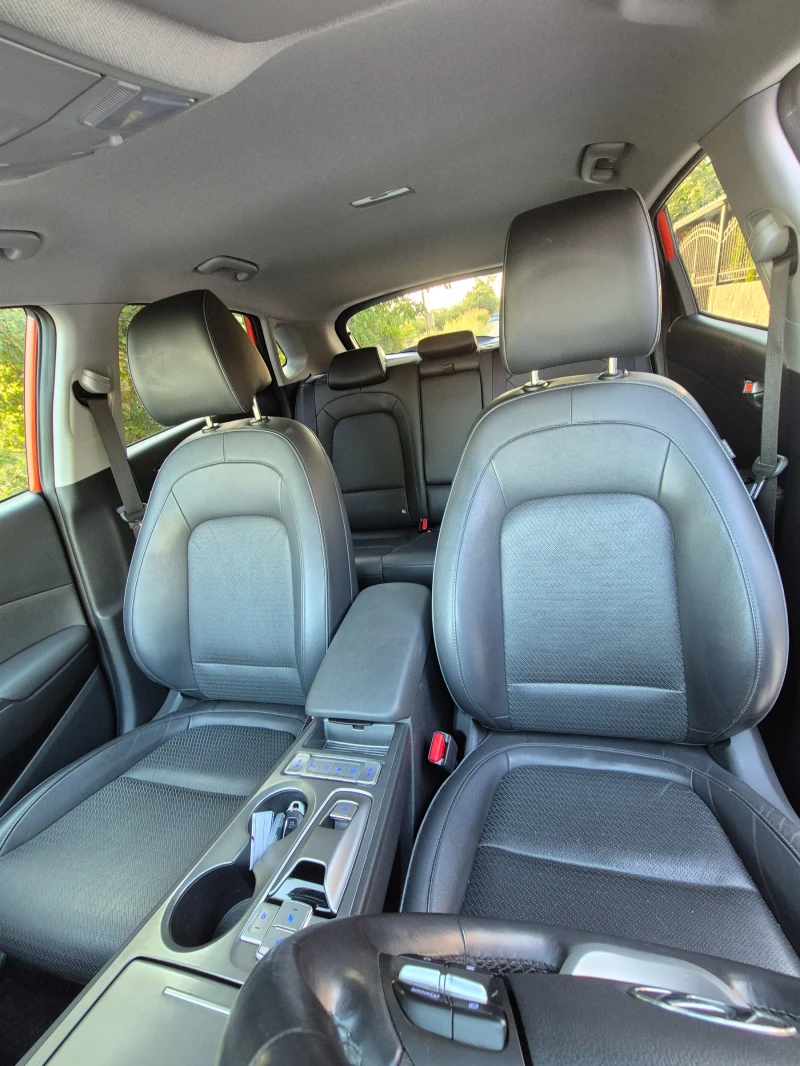 Hyundai Kona 64 kWh/ Premium/Термо помпа/91хил км/SOH 100%, снимка 12 - Автомобили и джипове - 51653526