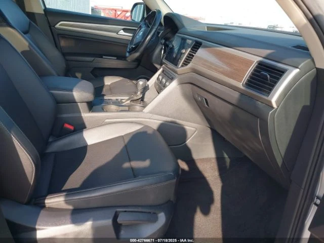 VW Atlas 3.6L V6 SE W/TECHNOLOGY CARFAX АВТО КРЕДИТ , снимка 10 - Автомобили и джипове - 52737478