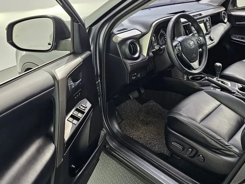 Toyota Rav4 2.5 2WD, снимка 10 - Автомобили и джипове - 55262859