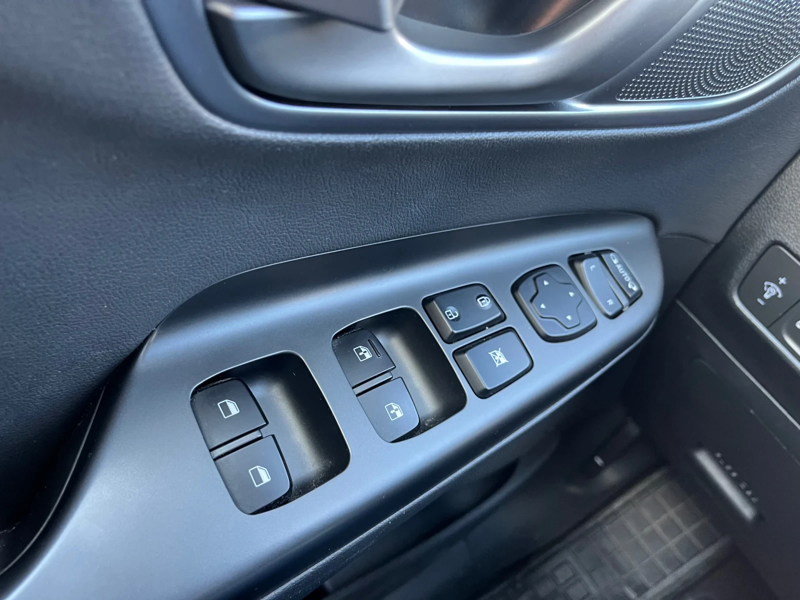 Hyundai Kona Premium 64 kw - изображение 7