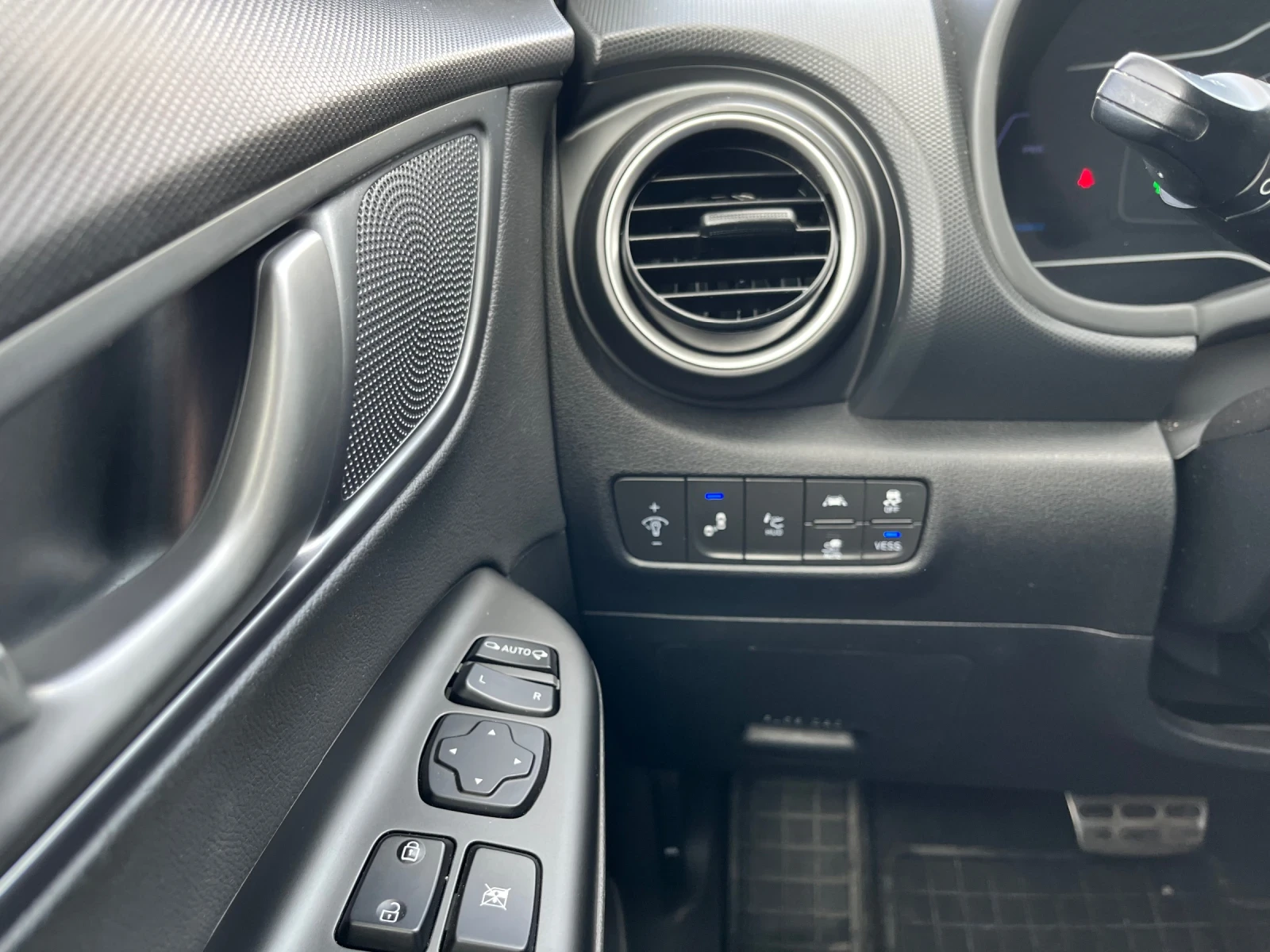 Hyundai Kona Premium 64 kw - изображение 8