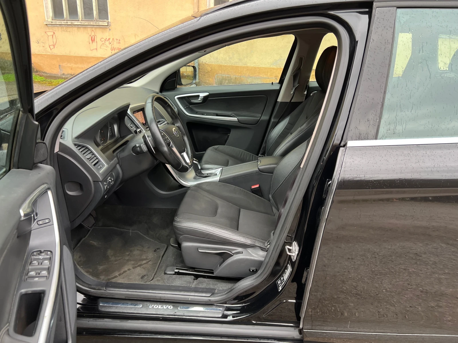Volvo XC60 2.0D, снимка 9 - Автомобили и джипове - 54461733