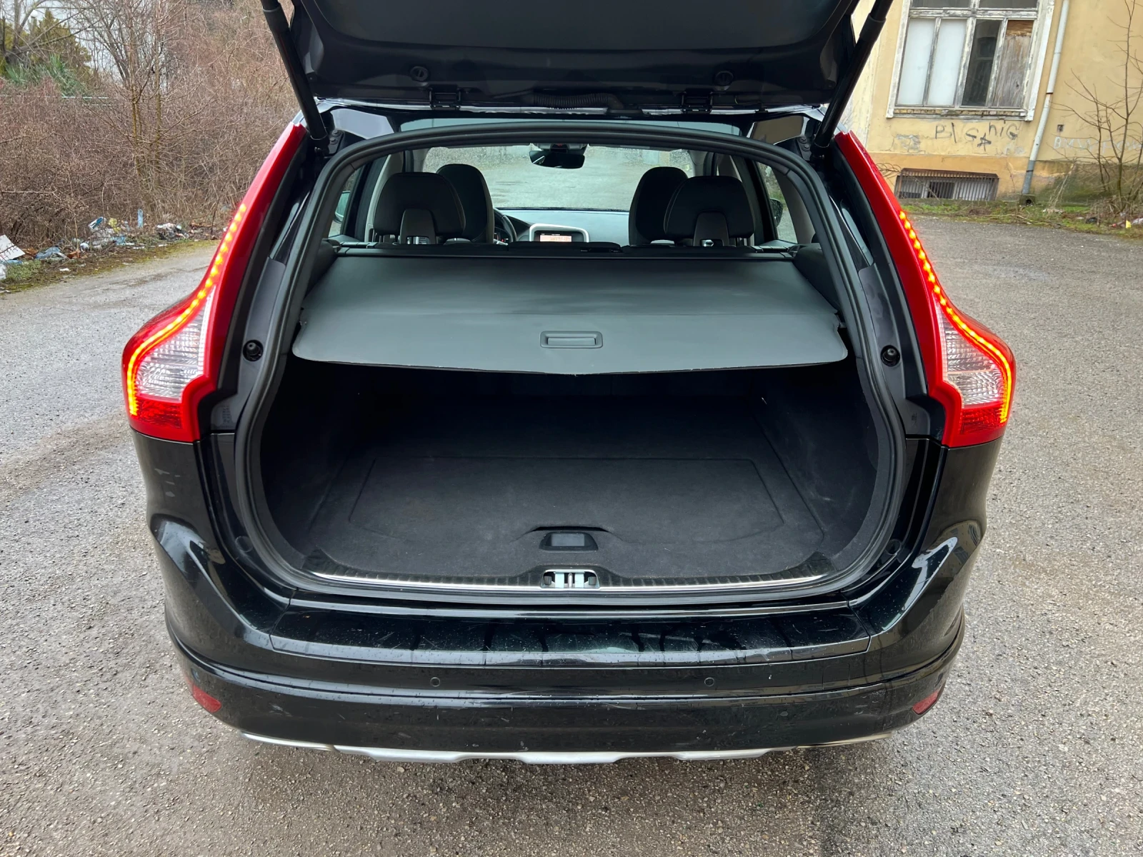 Volvo XC60 2.0D, снимка 7 - Автомобили и джипове - 54461733