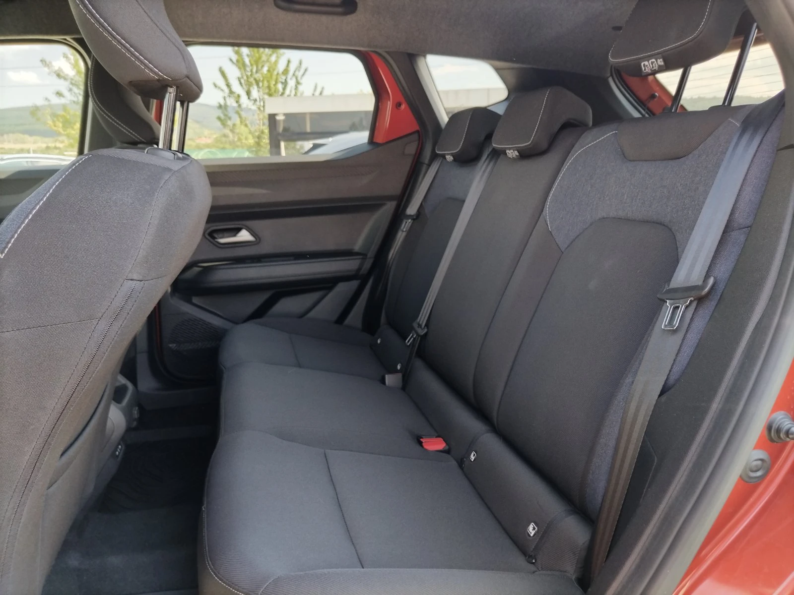 Dacia Duster 1.6 E-Tech/140к.с./Full Hybrid/Journey, снимка 16 - Автомобили и джипове - 55621260