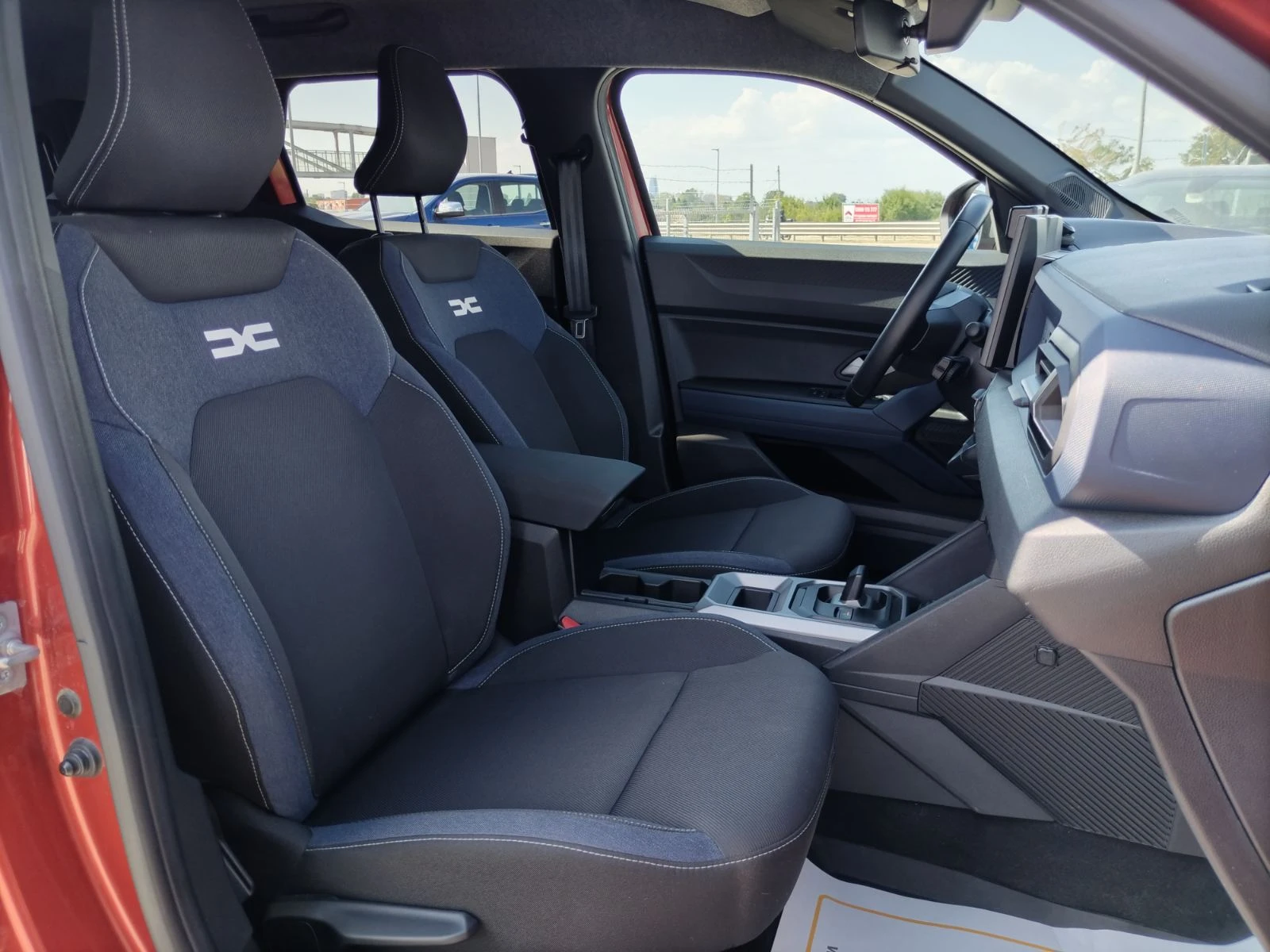 Dacia Duster 1.6 E-Tech/140к.с./Full Hybrid/Journey, снимка 15 - Автомобили и джипове - 55621260