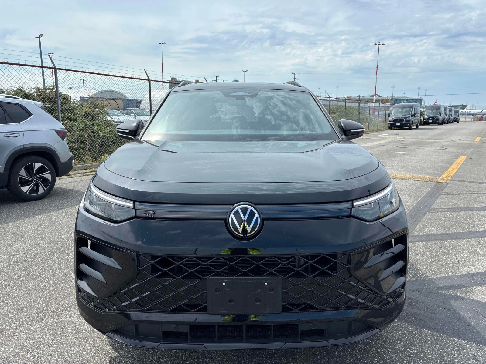 VW Tiguan Comfortline R Line Black Edition / АВТОКРЕДИТ, снимка 6 - Автомобили и джипове - 55857073