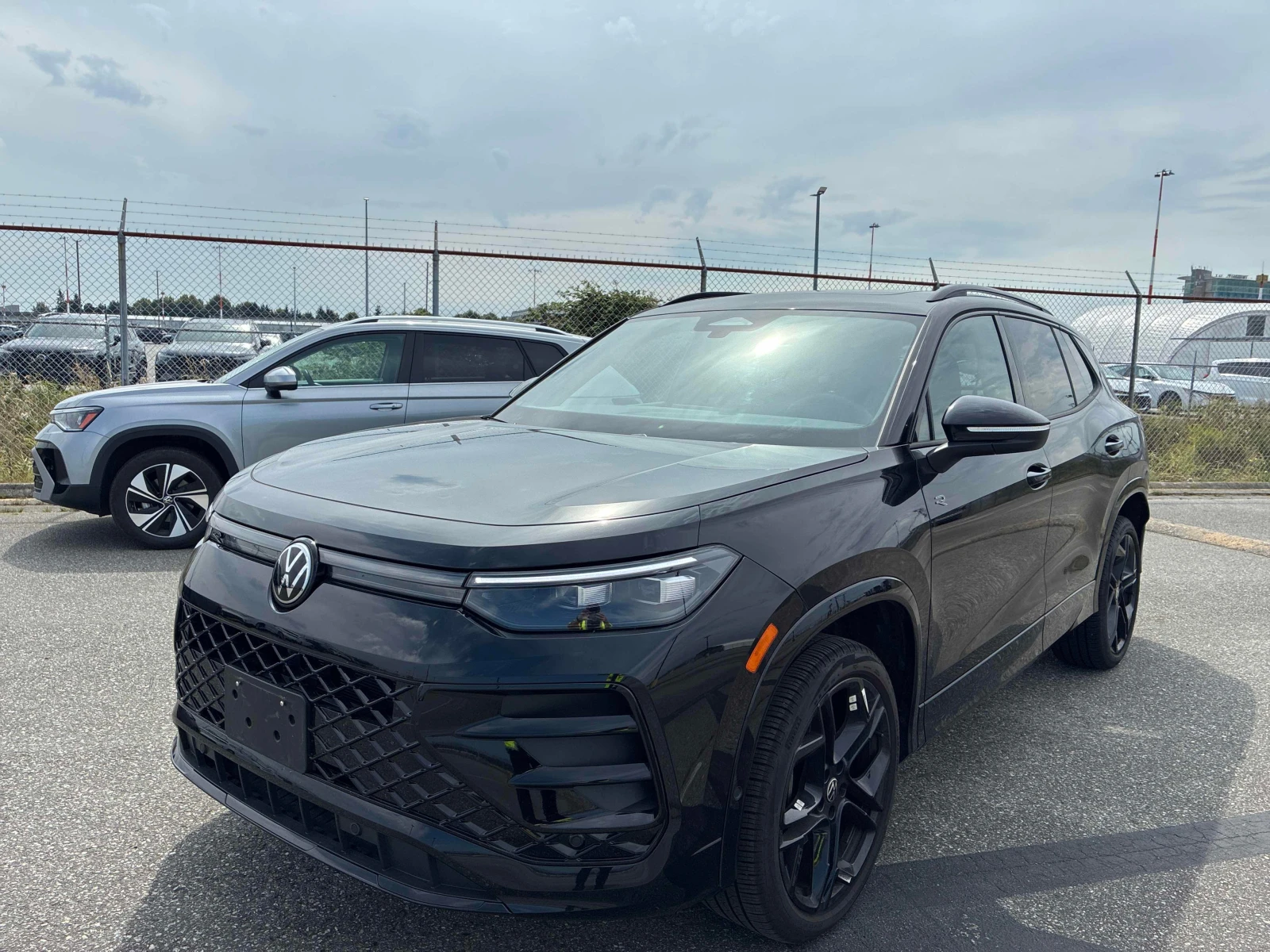 VW Tiguan Comfortline R Line Black Edition / АВТОКРЕДИТ