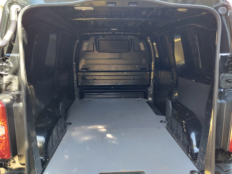 Peugeot Expert 75 kW/h Big Battery, снимка 15 - Бусове и автобуси - 52209833